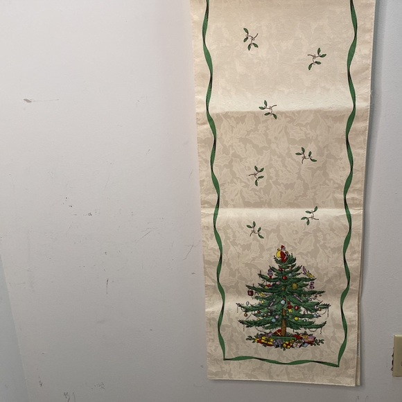 Spode Christmas Tree Table Runner - Picture 6 of 10
